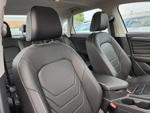 Used 2024 Volkswagen Jetta SEL FWD image 9