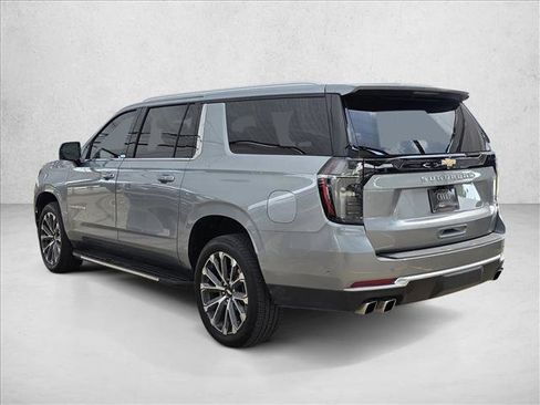 Used 2025 Chevrolet Suburban High Country w/ Sun And Tow Package RWD image 7