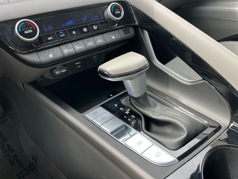 Used 2025 Hyundai Elantra SEL FWD image 42