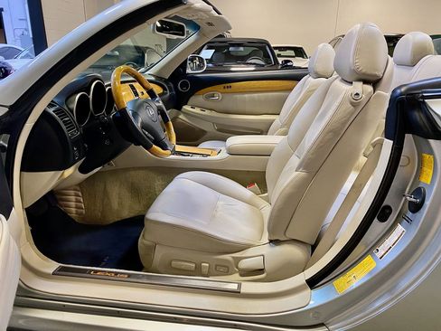 Used 2005 Lexus SC 430 Convertible RWD image 18