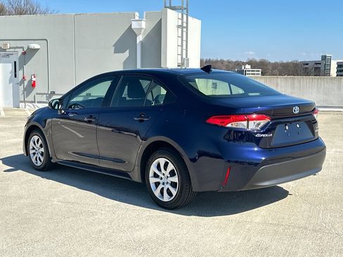 Used 2023 Toyota Corolla LE w/ Carpet Mat Package (TMS) FWD image 3