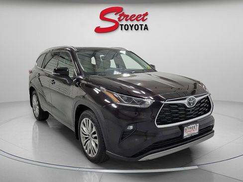 Used 2022 Toyota Highlander Platinum AWD/4WD image 5