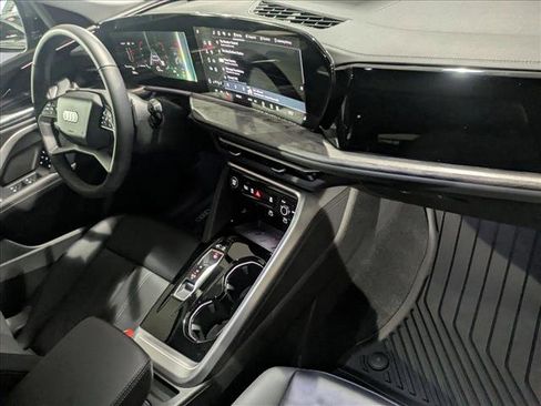 Certified 2025 Audi Q5 Premium w/ Convenience Package image 28