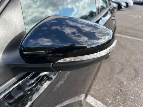 Used 2011 Volkswagen Golf TDI image 8