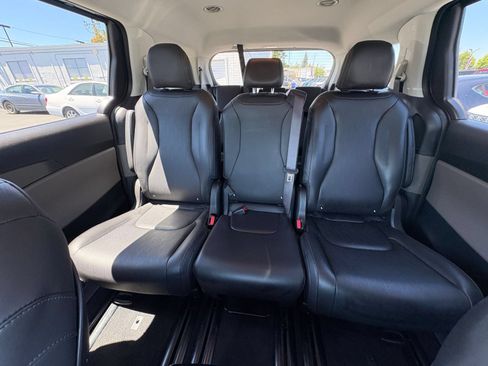 Used 2026 Kia Carnival FWD image 41