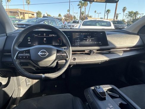 Used 2023 Nissan Ariya AWD image 32