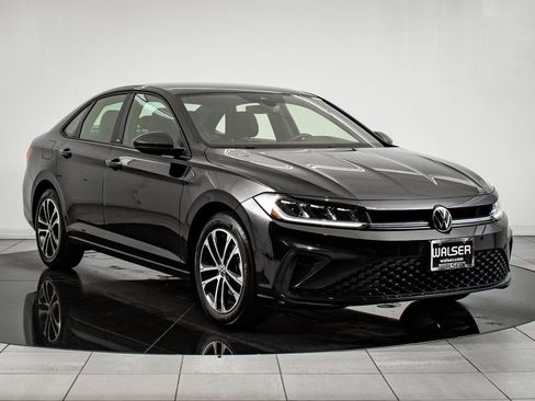 Used 2025 Volkswagen Jetta Sport image 12