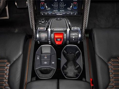 Used 2021 Lamborghini Urus image 7