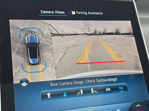 Used 2025 Mercedes-Benz GLC 300 4MATIC image 30