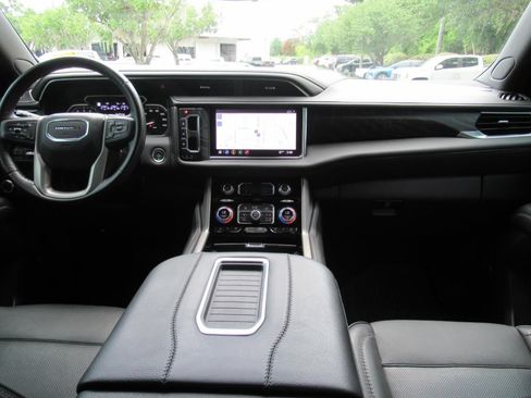 Used 2021 GMC Yukon XL Denali w/ Denali Ultimate Package AWD/4WD image 12