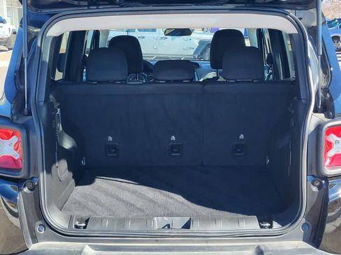 Used 2023 Jeep Renegade Latitude AWD/4WD image 30