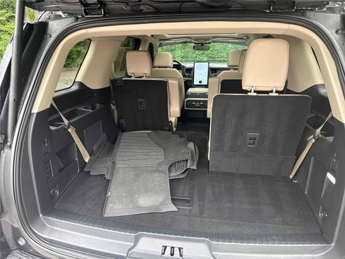 Used 2024 Ford Expedition Limited RWD image 31