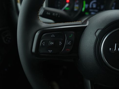 Used 2024 Jeep Wrangler Unlimited AWD/4WD image 24