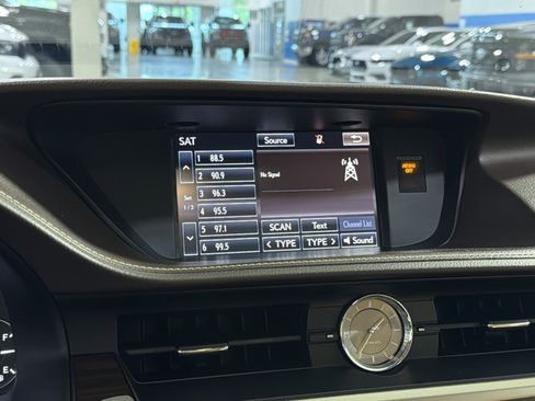 Used 2016 Lexus ES 350 w/ Navigation System Package FWD image 36