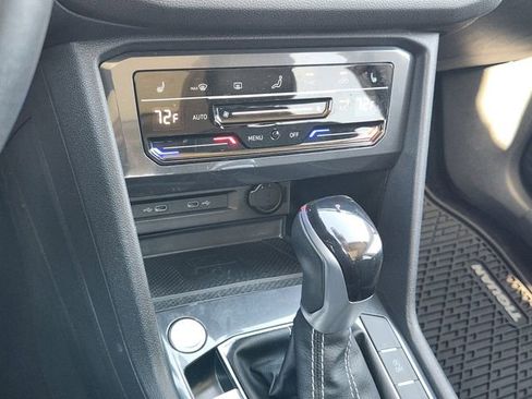 Used 2023 Volkswagen Tiguan SE w/ Panoramic Sunroof Package image 19