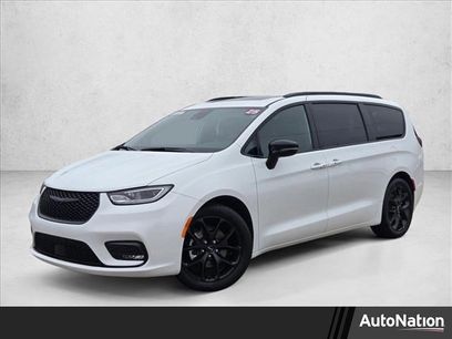 Used 2025 Chrysler Pacifica Limited