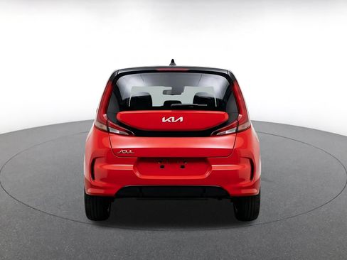 Used 2025 Kia Soul LX w/ LX Technology Package FWD image 8