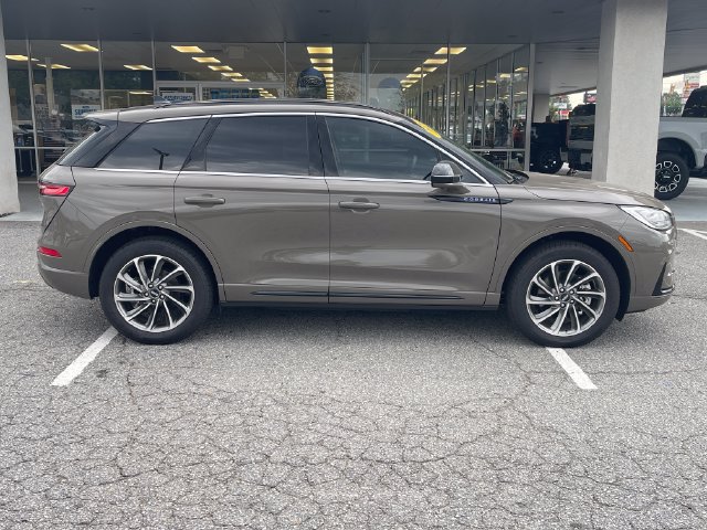 Used 2025 Lincoln Corsair Grand Touring w/ Equipment Group 301A AWD/4WD image 4
