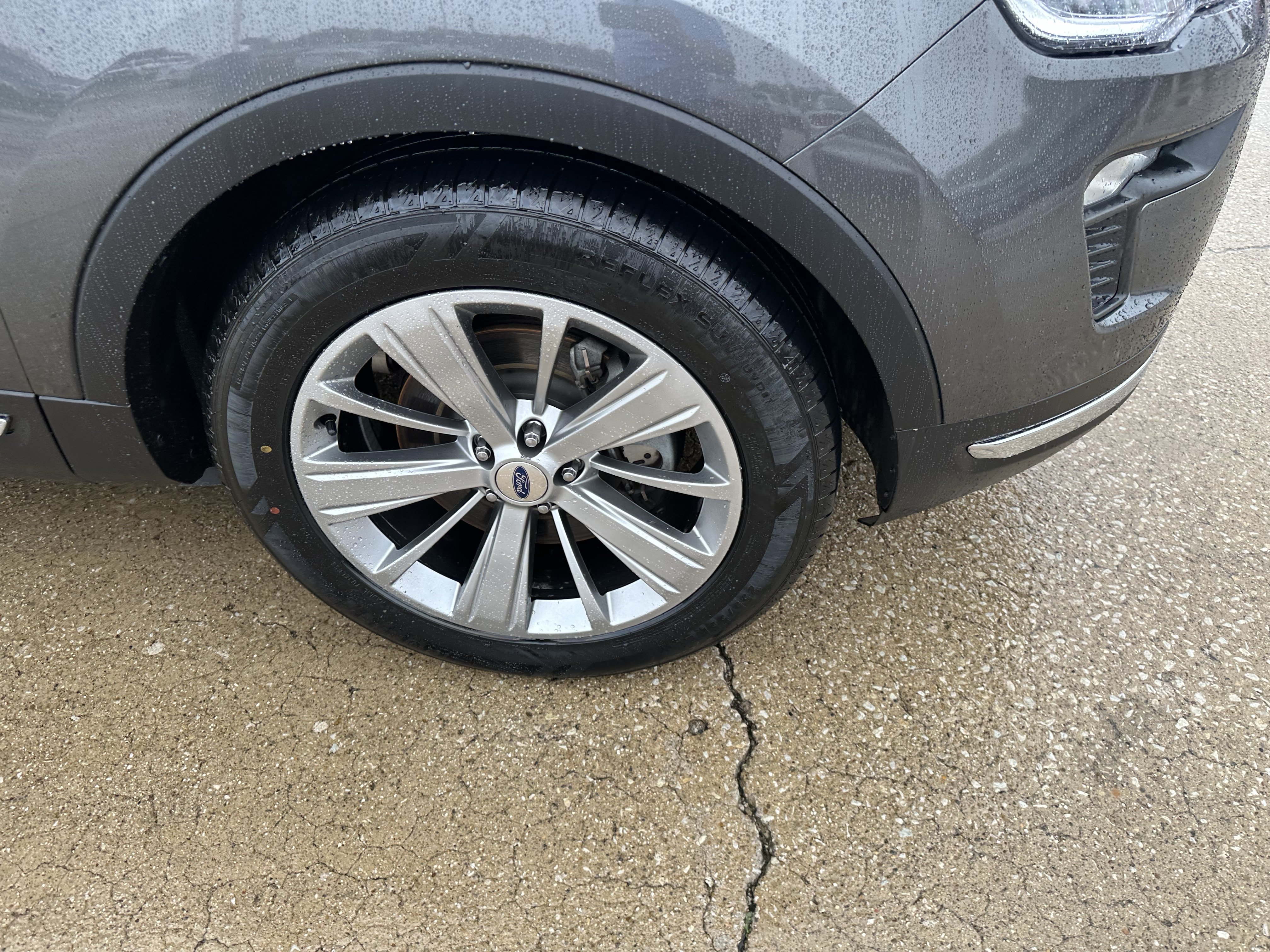 Used 2018 Ford Explorer Limited FWD image 2