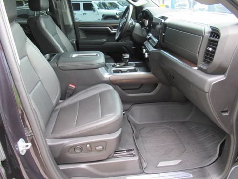 Used 2022 GMC Sierra 1500 SLT w/ SLT Premium Plus Package AWD/4WD image 14