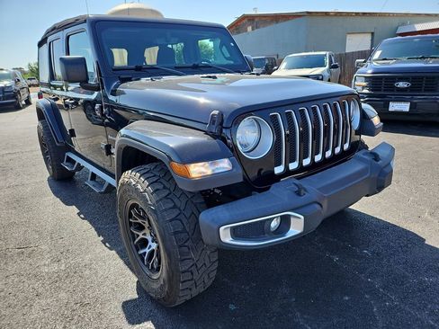Used 2018 Jeep Wrangler Unlimited Sahara AWD/4WD image 11