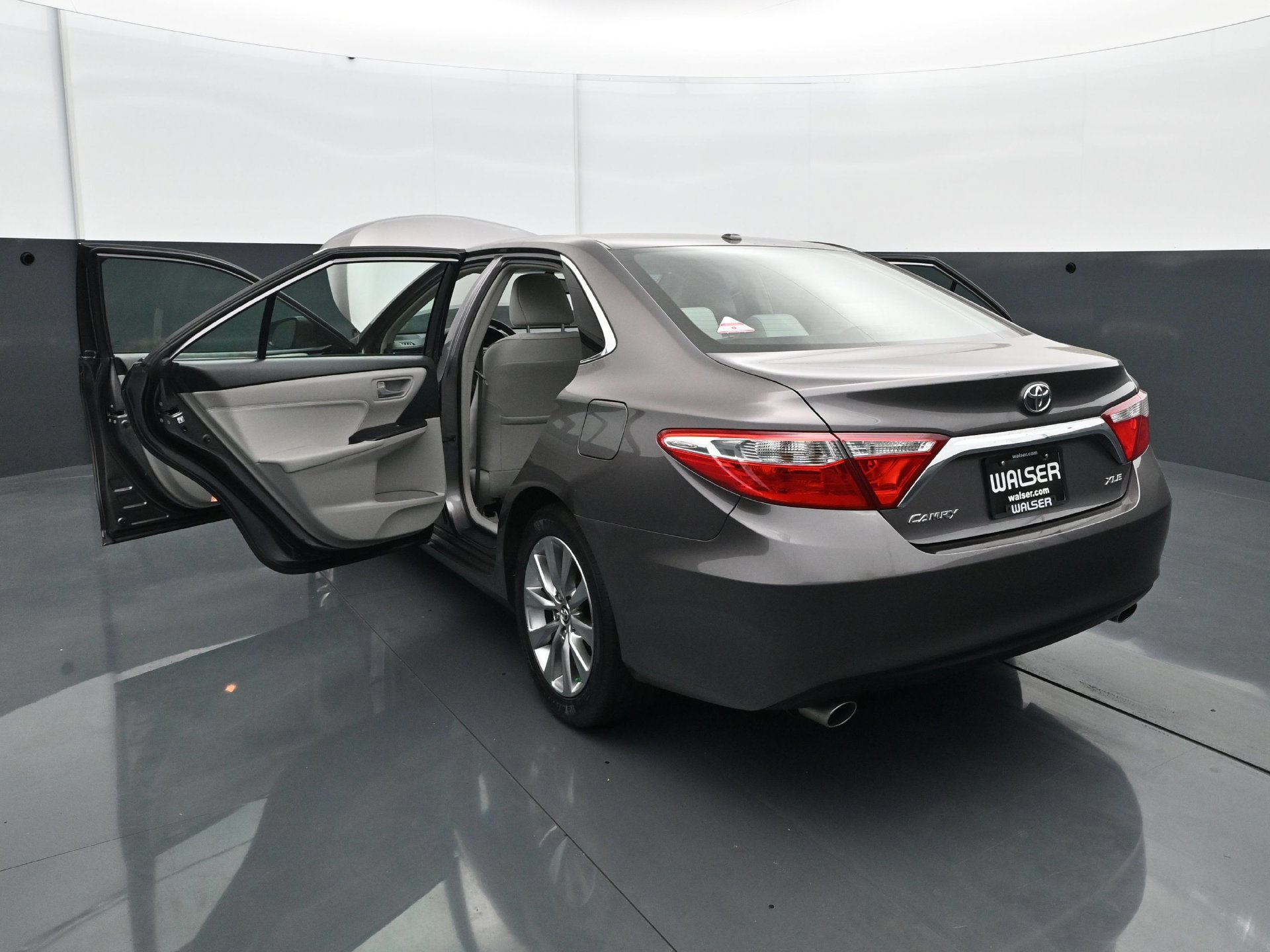 Used 2015 Toyota Camry XLE FWD image 30