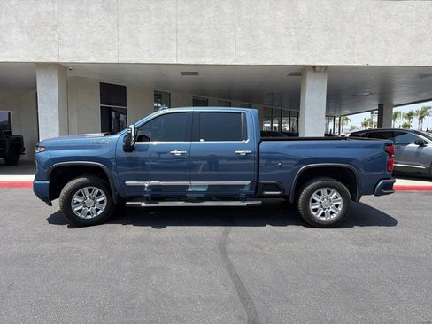 Used 2025 Chevrolet Silverado 2500 High Country w/ Technology Package AWD/4WD image 5