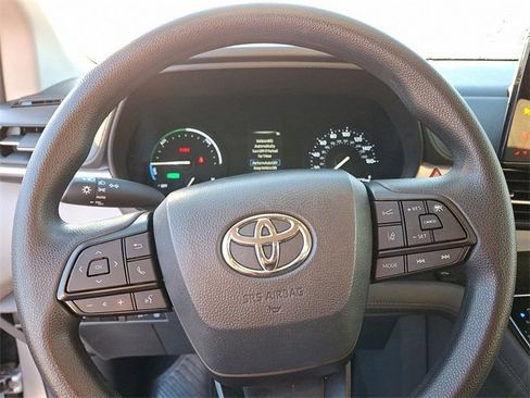 Certified 2024 Toyota Sienna LE image 25