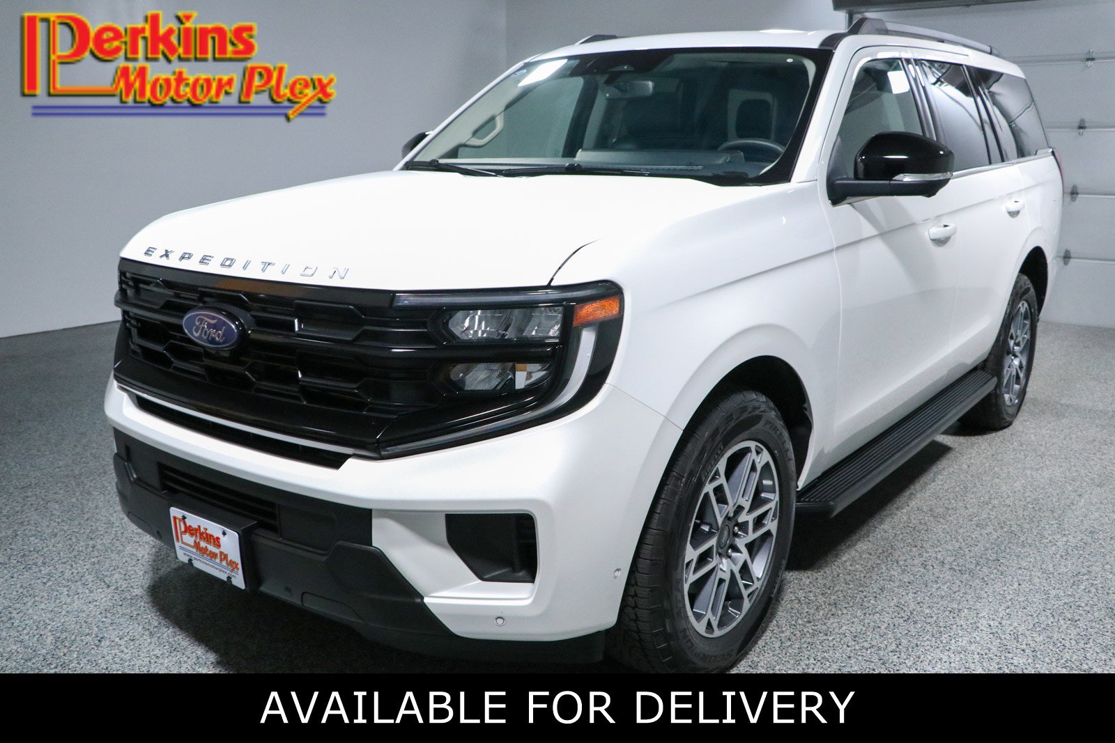 Used 2025 Ford Expedition Active AWD/4WD image 1