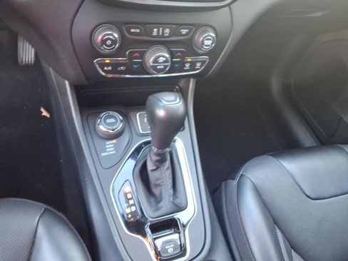 Used 2022 Jeep Cherokee Limited image 28