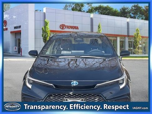 Used 2024 Toyota Corolla SE image 2