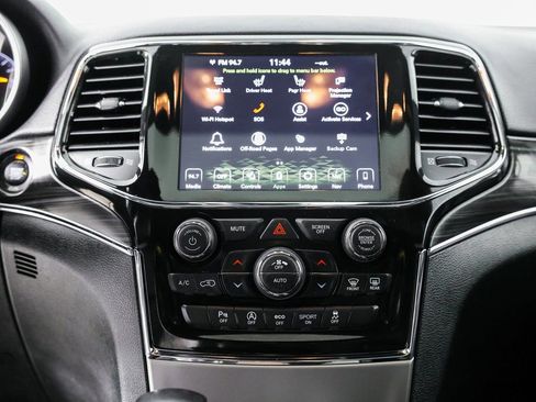 Used 2022 Jeep Grand Cherokee Limited image 25