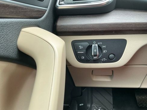 Used 2022 Audi Q5 2.0T Premium w/ Convenience Package image 24