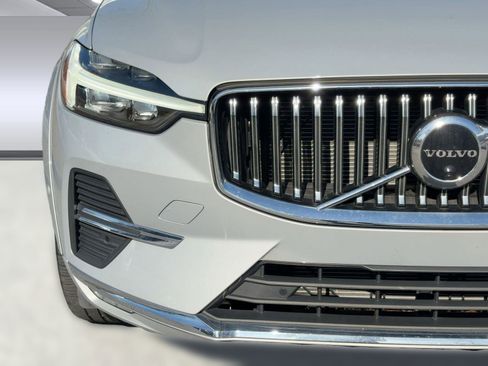 Certified 2023 Volvo XC60 B5 Ultimate w/ Protection Package Premier image 11
