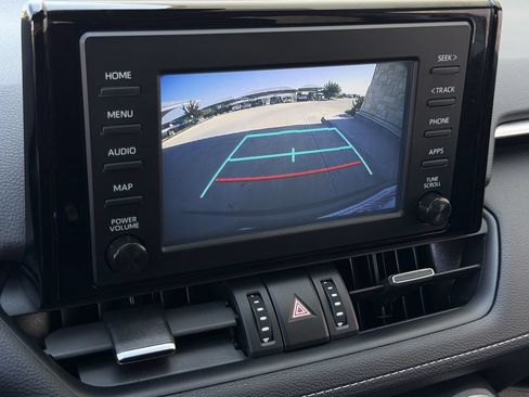 Used 2019 Toyota RAV4 XLE Premium FWD image 18