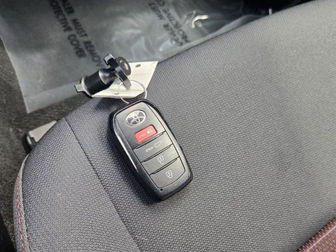 Used 2025 Toyota Corolla SE FWD image 18
