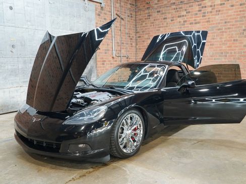 Used 2008 Chevrolet Corvette Coupe w/ Z51 Performance Package RWD image 27