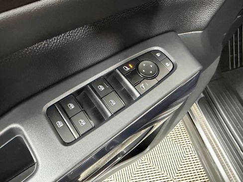 Used 2024 Nissan Pathfinder S AWD/4WD image 11