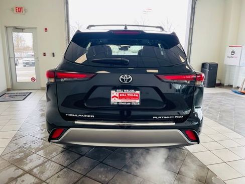 New 2026 Toyota Highlander Platinum image 7