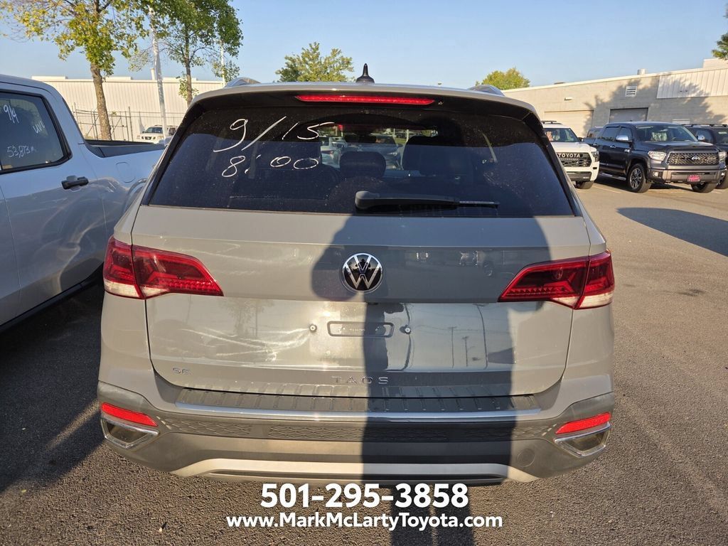 Used 2023 Volkswagen Taos SE w/ Panoramic Sunroof Package FWD image 6