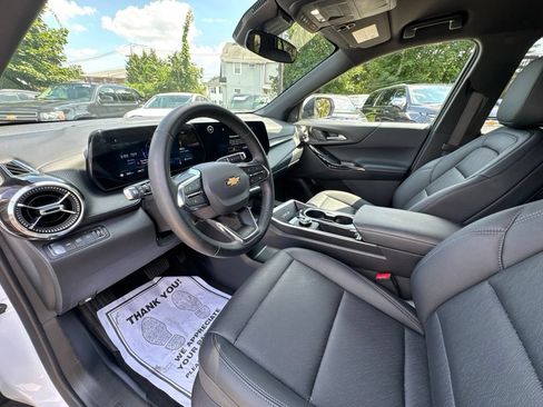Used 2026 Chevrolet Equinox LT w/ Convenience Package II AWD/4WD image 16