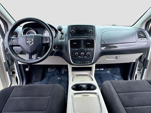 Used 2014 Dodge Grand Caravan SXT image 3