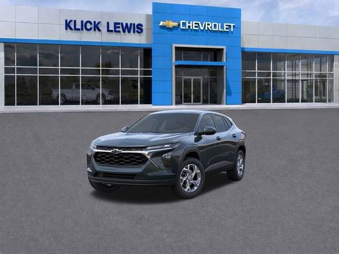 New 2026 Chevrolet Trax LS w/ LS Convenience Package FWD image 8