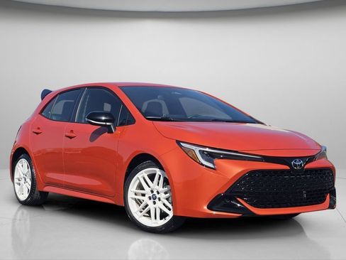 Used 2026 Toyota Corolla SE FWD image 2