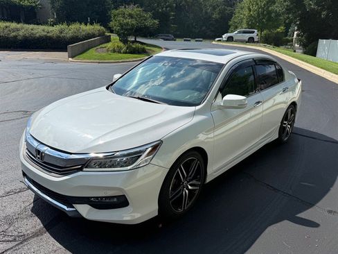 Used 2016 Honda Accord Touring image 10