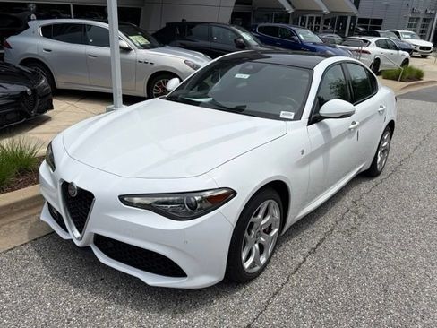 Used 2023 Alfa Romeo Giulia Ti AWD/4WD image 2