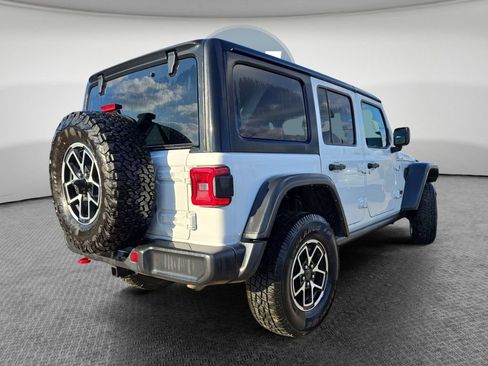 Used 2024 Jeep Wrangler Unlimited Rubicon AWD/4WD image 3