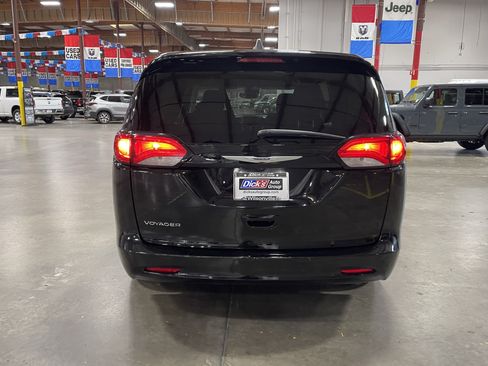 Used 2024 Chrysler Voyager LX FWD image 4