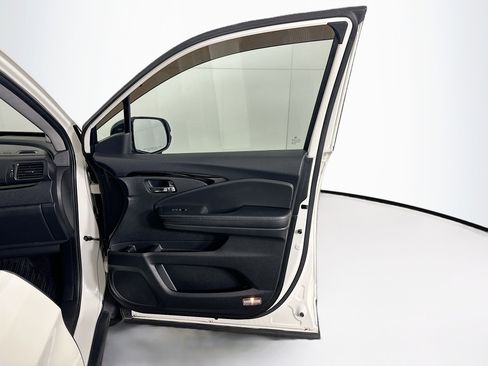 Used 2017 Honda Pilot Touring image 33