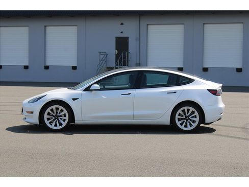 Used 2022 Tesla Model 3 RWD image 4